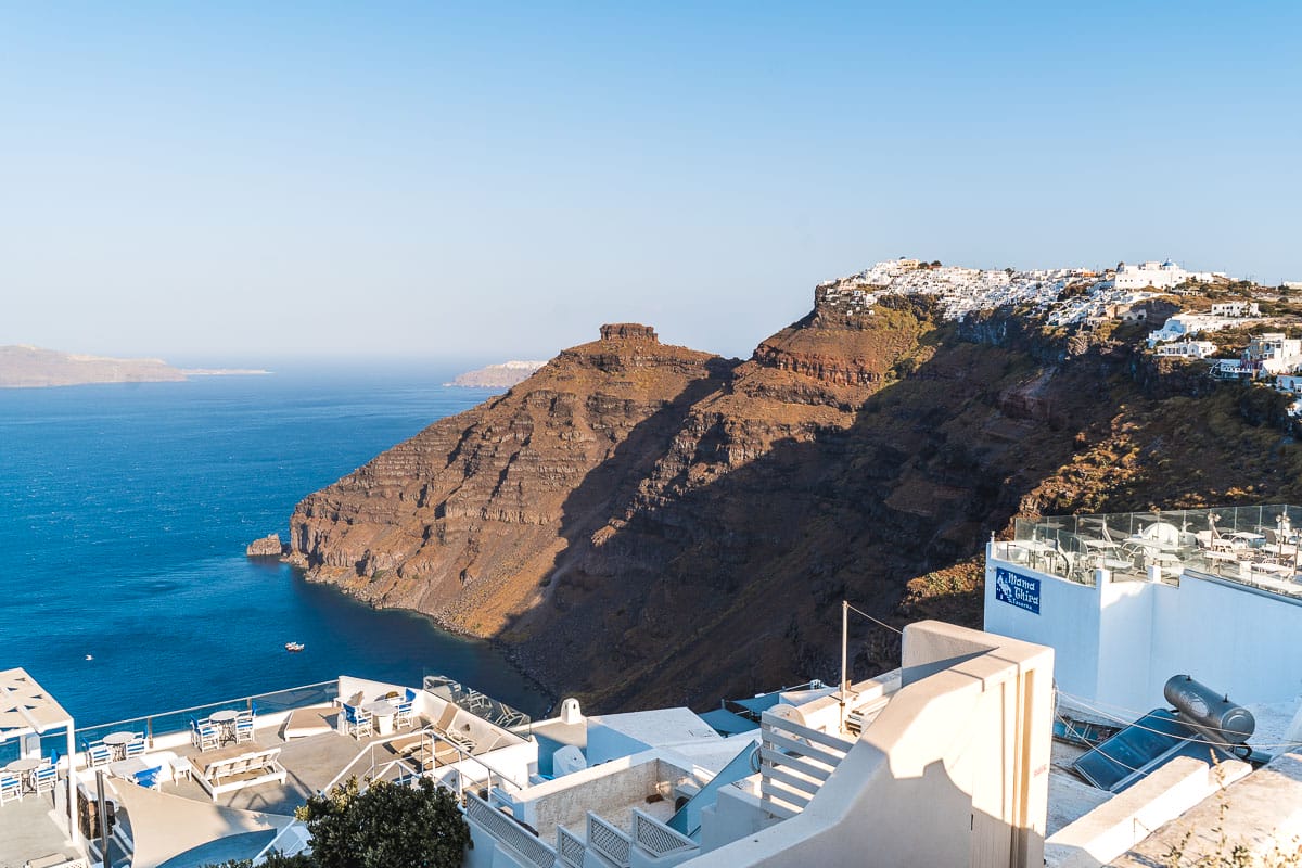 The hiking roads from Fira to Oia in Santorini