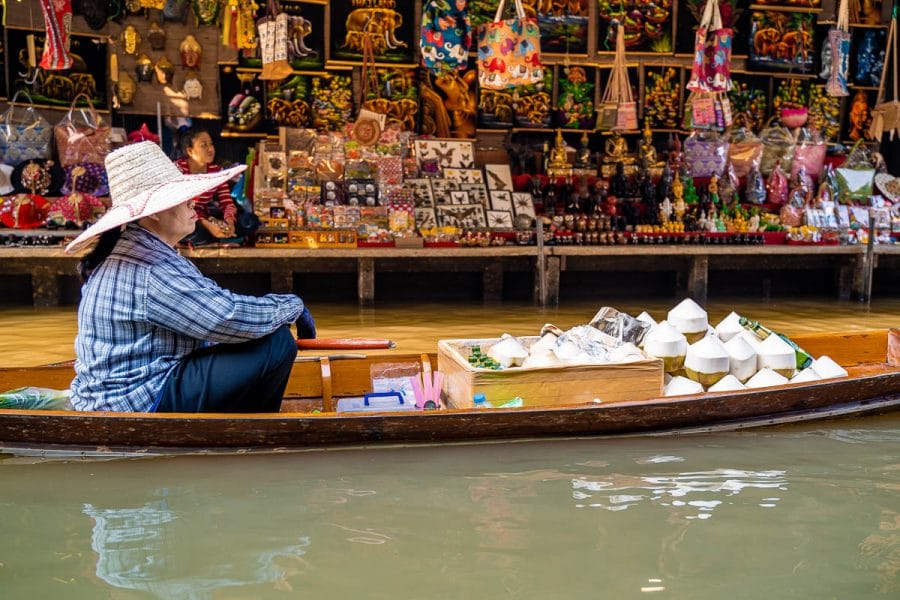 Lady on a boat at the Damnoen Saduak Floating Market in Bangkok