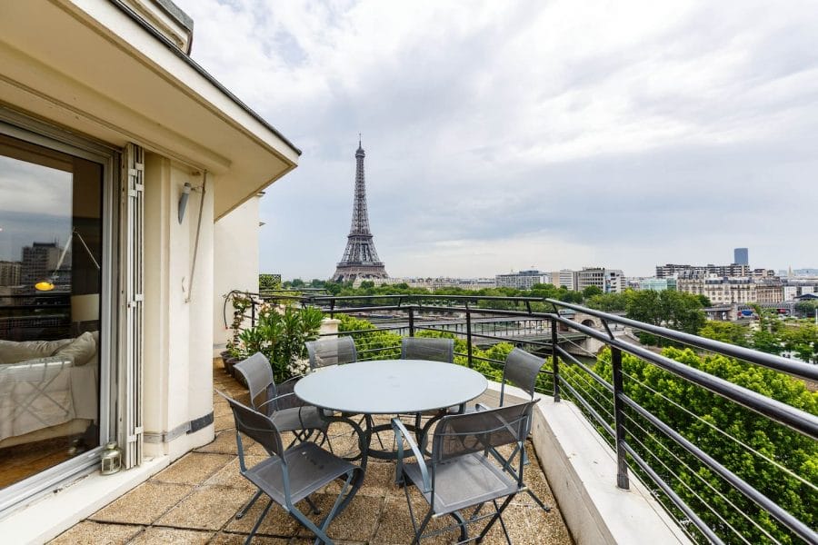 Magnificent view on Eiffel Tower Paris Airbnb