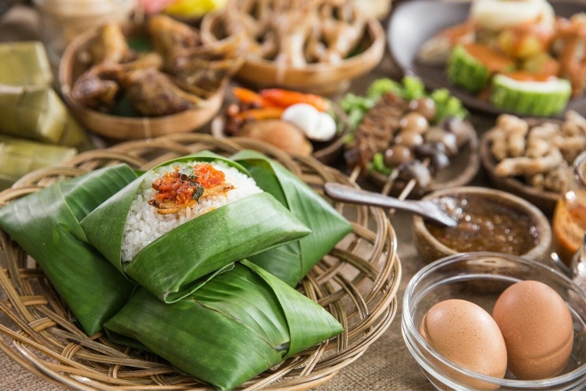 Nasi Angkringan, traditional Indonesian food