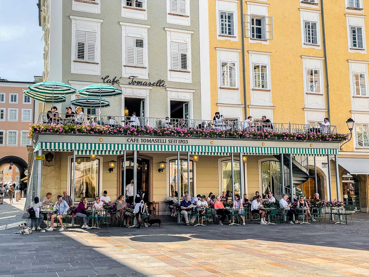 a híres Cafe Tomaselli Salzburgban