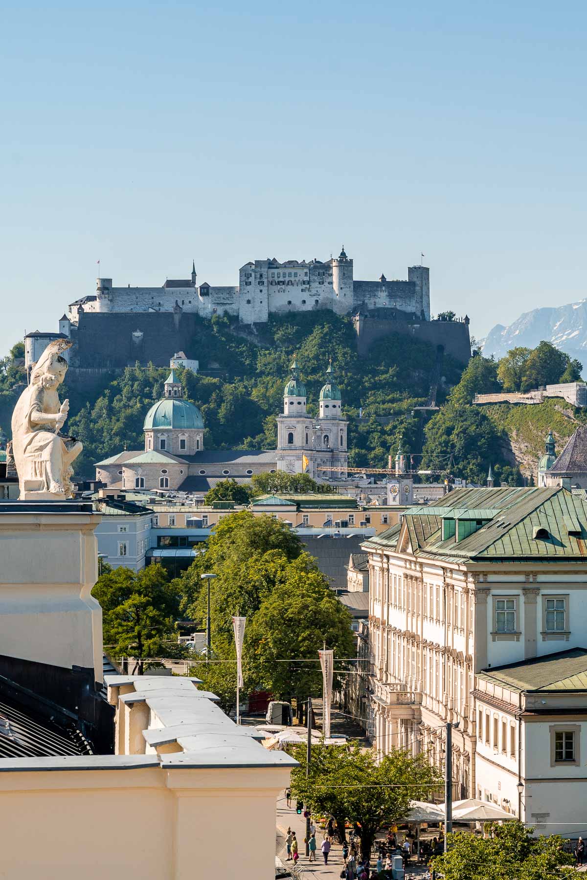 panoramisch uitzicht over Salzburg vanaf Imlauer Skybar