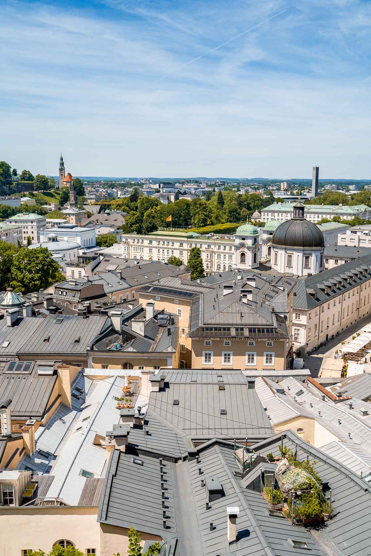 panoraamanäkymä Salzburgiin Kapuzinerklosterin näköalasta