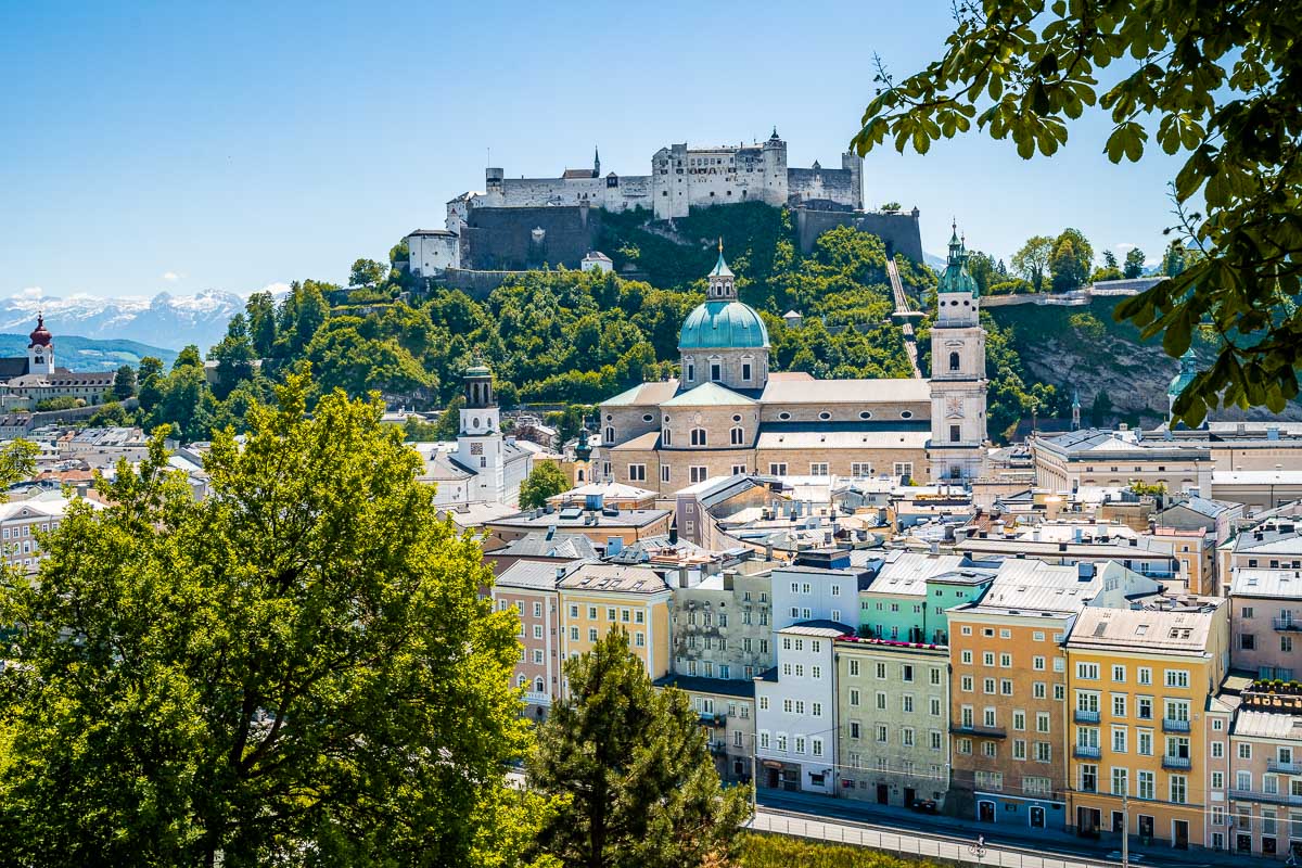 panorámás kilátás Salzburgra a Kapuzinerkloster nézőpontból