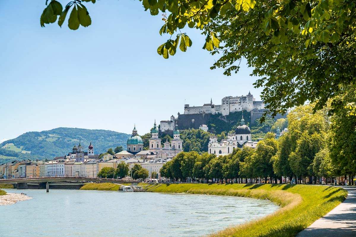 gyönyörű folyóparti nem lehet kihagyni a Salzburgi útvonal
