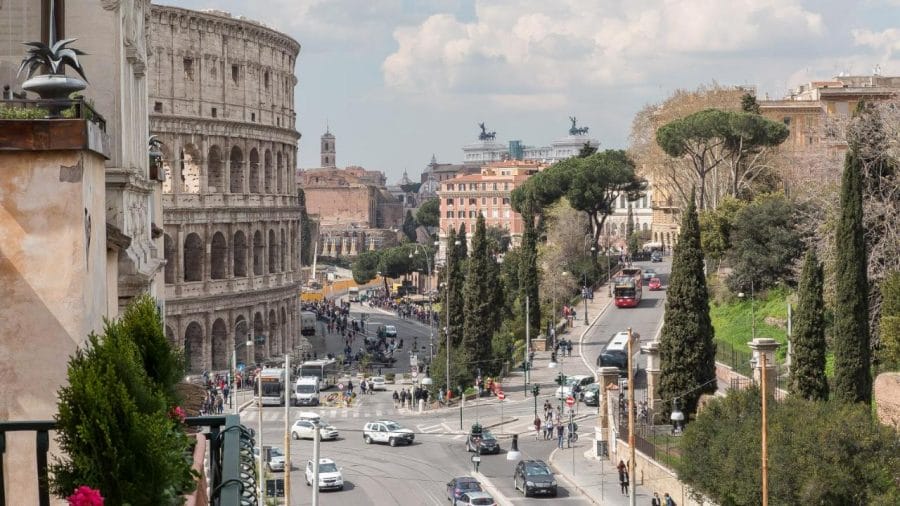 Rental in Rome Colosseo View Luxury