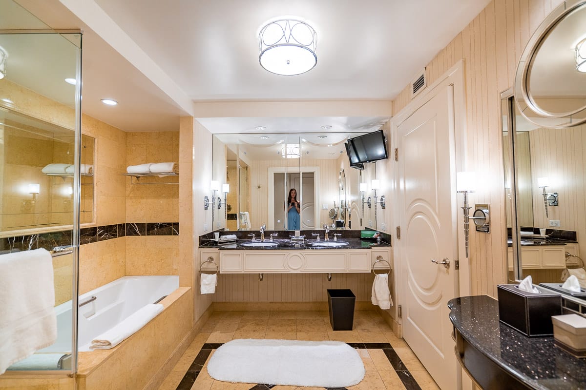 Bathroom of the Luxury King Suite at Venetian Las Vegas