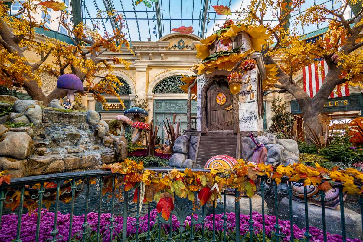 Fall decor at the Bellagio Conservatory & Botanical Gardens