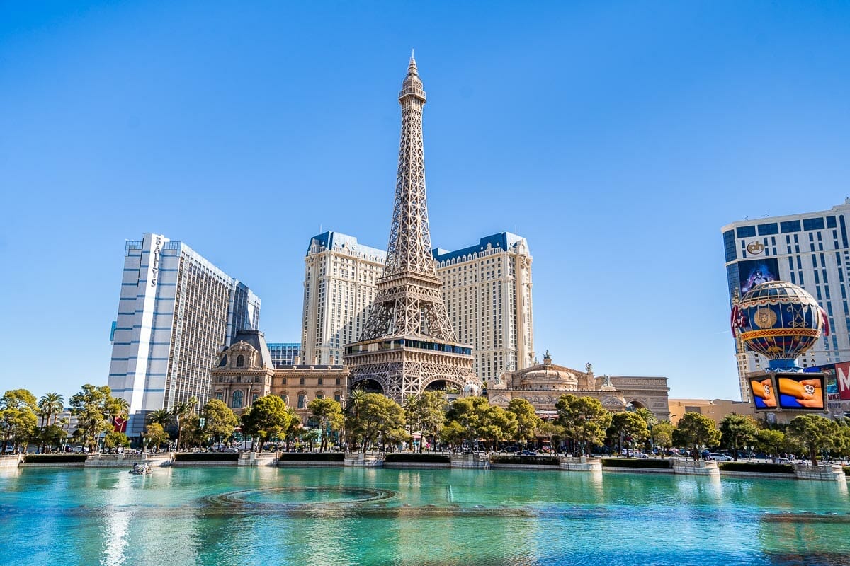 Room with BEST VIEW from Paris Hotel & Casino Las Vegas Burgundy Room  Eiffel Tower Pool View Tour 