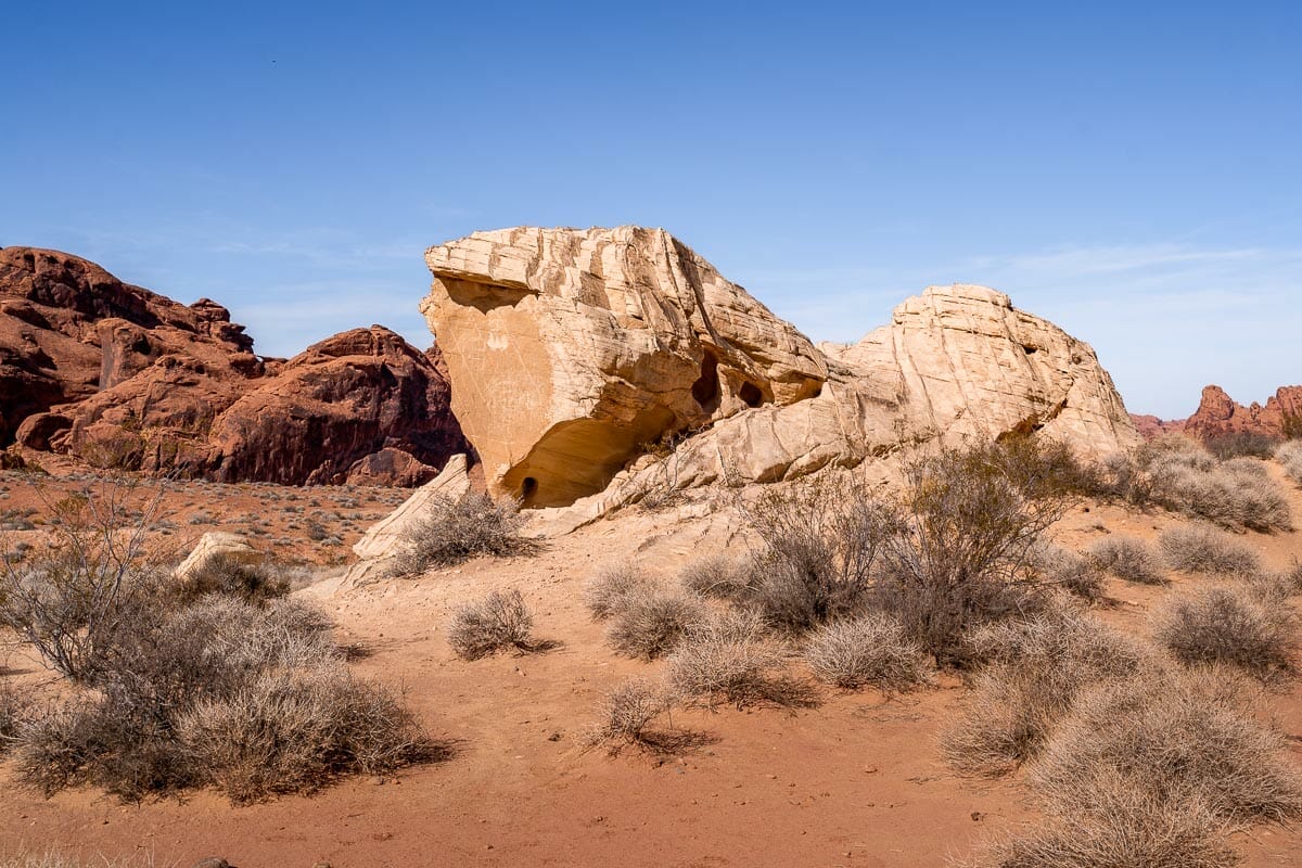 Rock formations along the White Domes Trail in Valley of Fire State Park