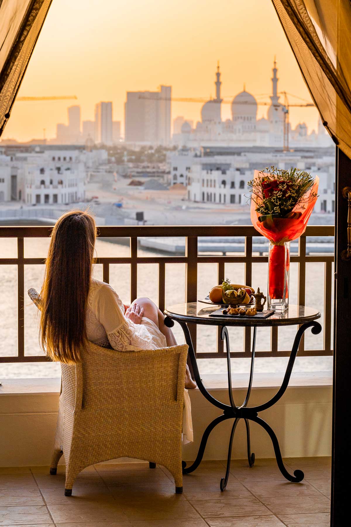 View of the Sheikh Zayed Grand Mosque from the Horizon Club Deluxe Room at Shangri-La Abu Dhabi with girl