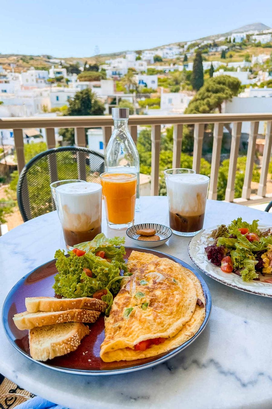 Breakfast at Ramnos Cafe in Lefkes, Paros