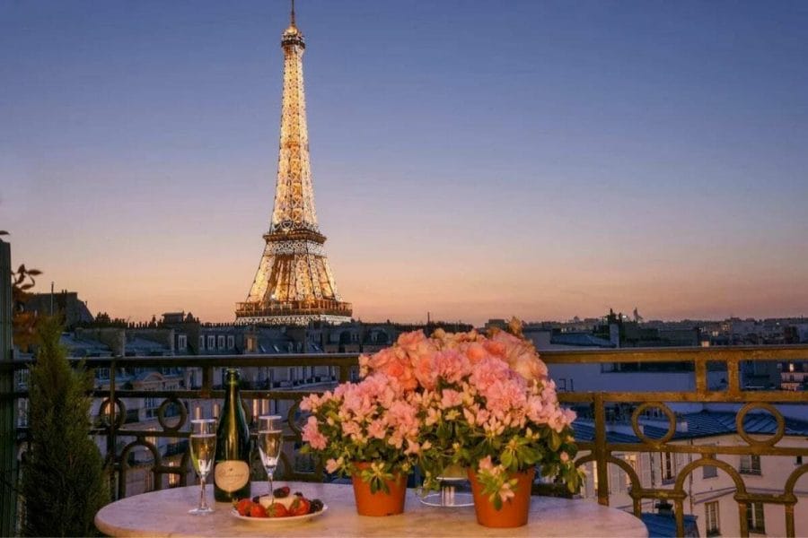 Stunning & Bright, Sleeps 6, w:Big Balcony and Outstanding Paris Views
