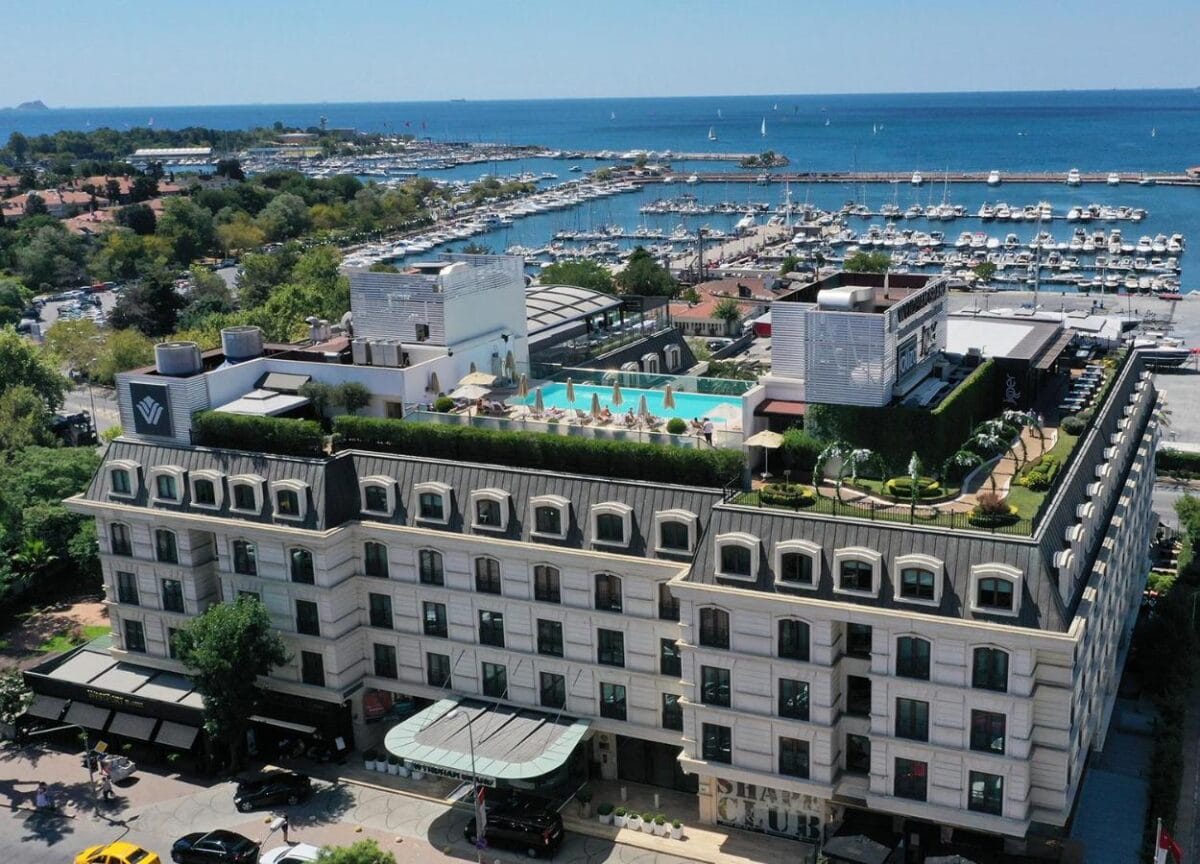 Wyndham Grand Istanbul Kalamış Marina Hotel